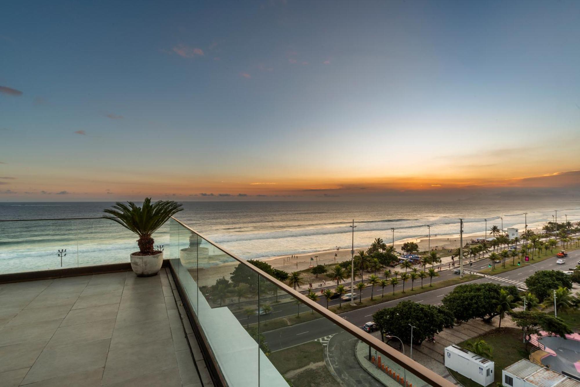 Hotel Lifestyle Laghetto Collection Rio de Janeiro Exterior foto Sunset at the beach of Pimentel
